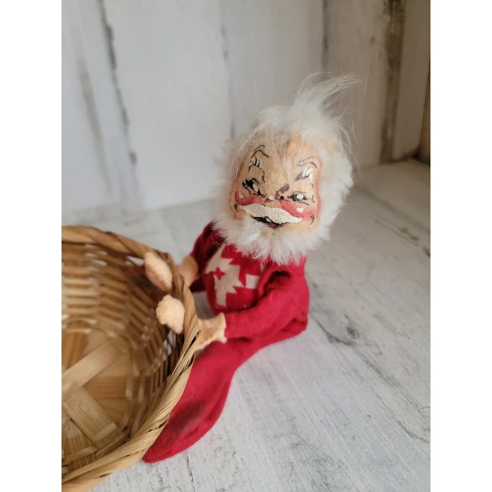 Annalee Mr Mrs Santa Claus carrying basket Xmas vintage home decor unique